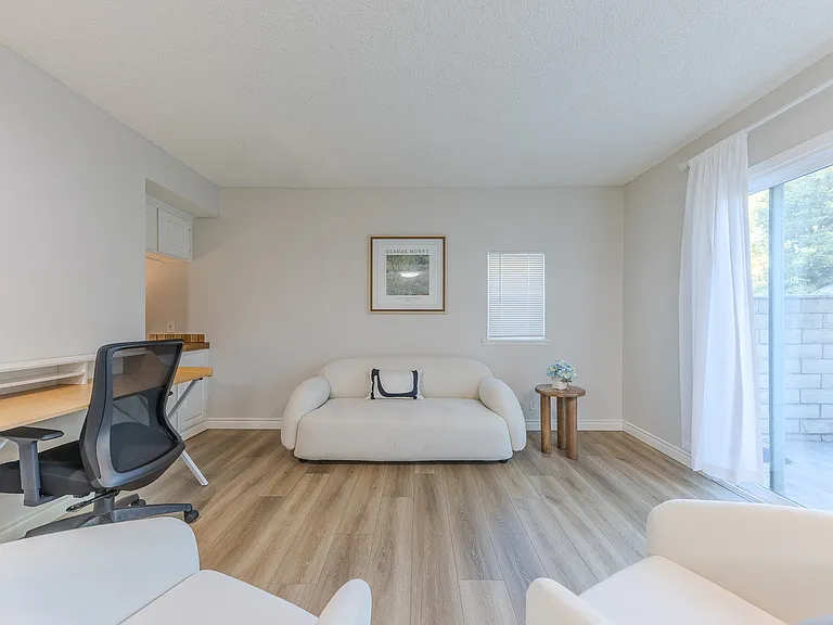 409 Genoa St — Photo 13