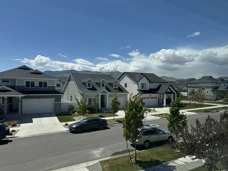 138 E Crown Point Dr — Photo 23