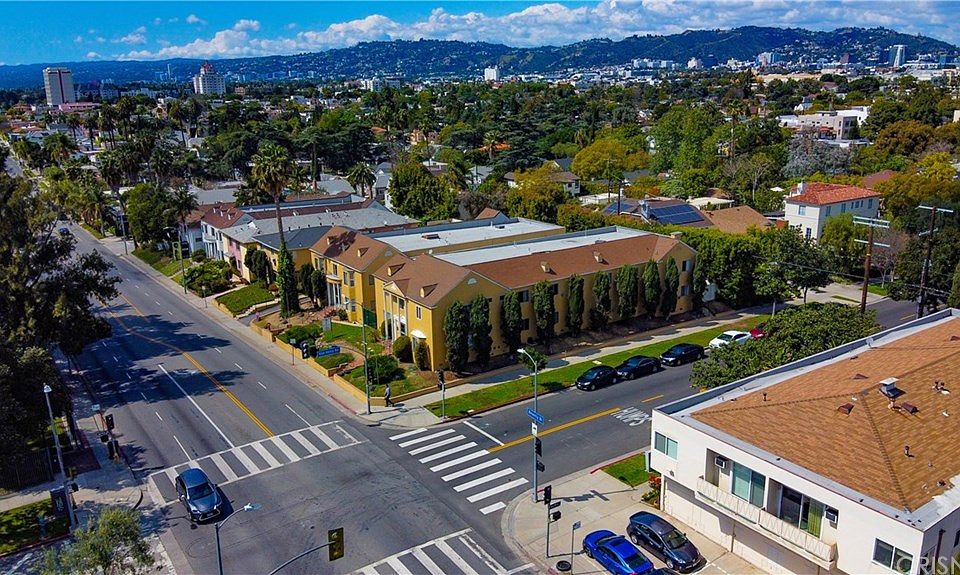 1st image of 4901 Beverly Blvd #15