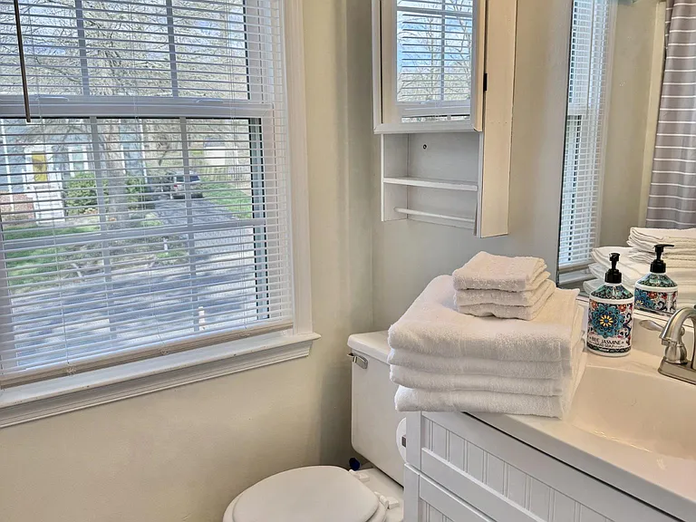 2524 Sutton Pl — Photo 14