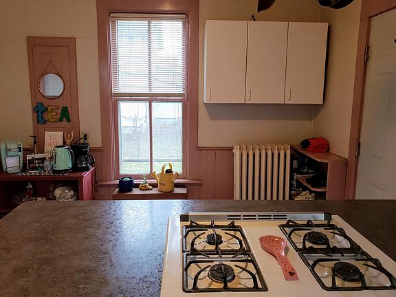 3rd image of 215 E Sanborn St