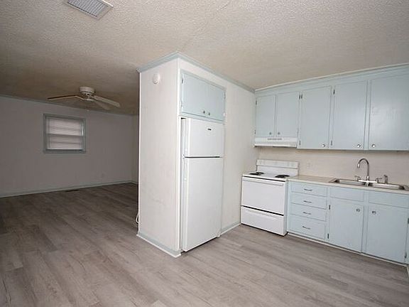 4th image of 2803 Warrick Cir APT F1