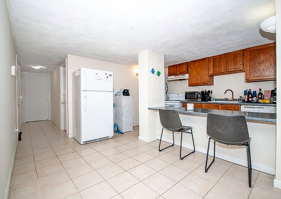 2nd image of 255 Webster St #1A