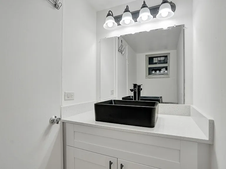 The Oaks Apartments — Photo 40