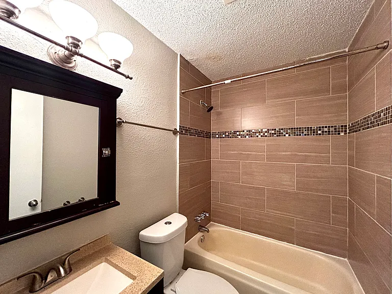 2401 Manor Rd #112 — Photo 12