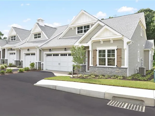 42 Travelers Ct, East Greenwich, RI 02818