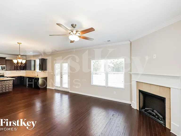 7009 Elm Crest Cir — Photo 4