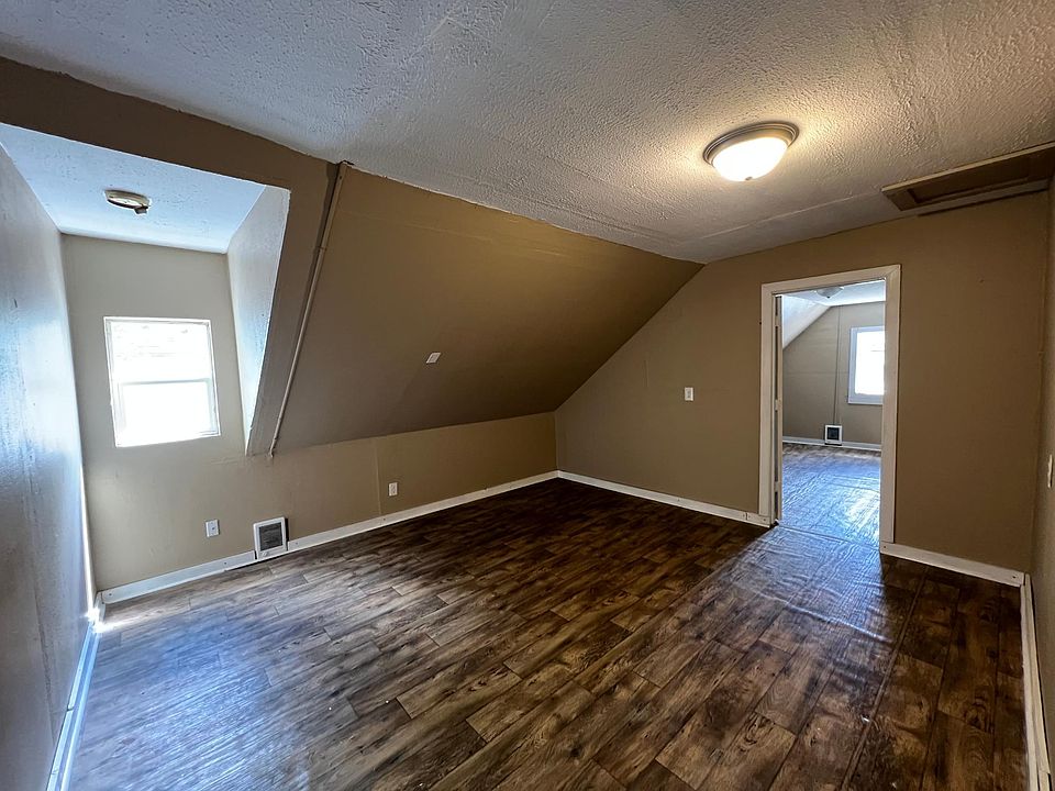 2nd image of 2230 E Lynn St APT 2