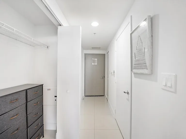 1750 N Bayshore Dr #1219 — Photo 3