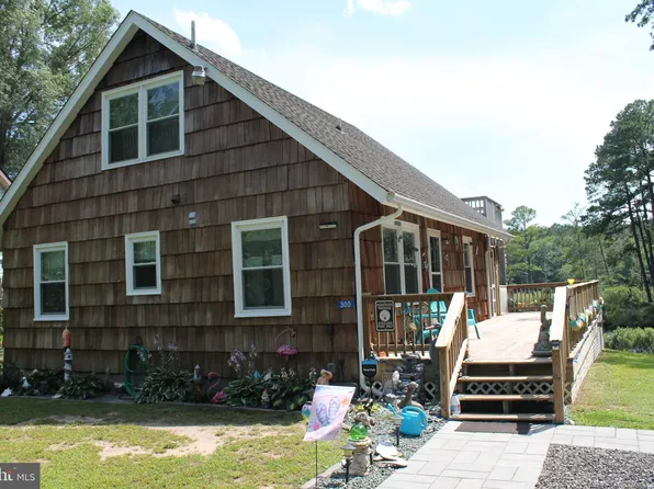 300 Maple Ln, Heathsville, VA 22473