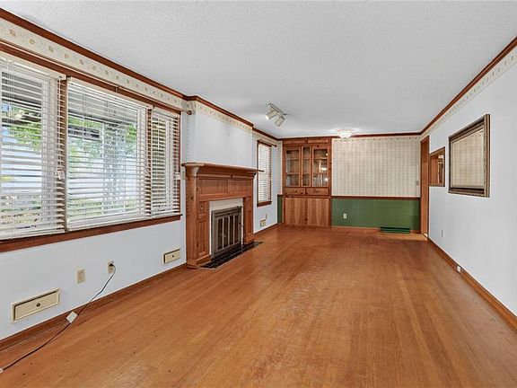 2nd image of 5823 N Ava Ave