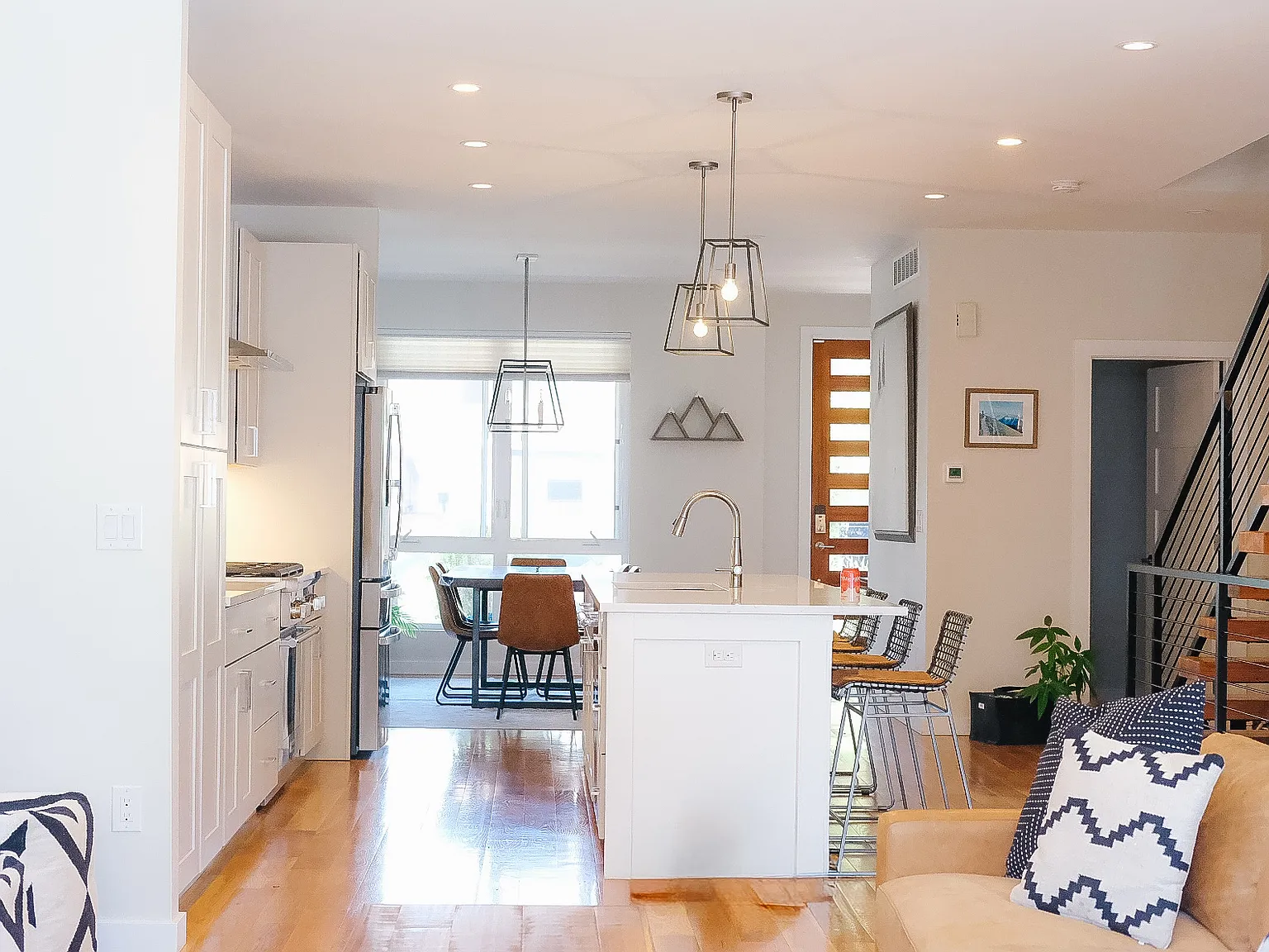 4 bed, 3200 sqft, $8,000 — Photo 2