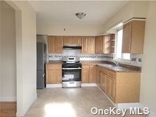 2nd image of 1009 E 82nd St Unit 2