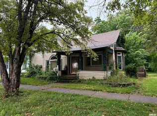 38 N 4th St, Savanna, IL 61074