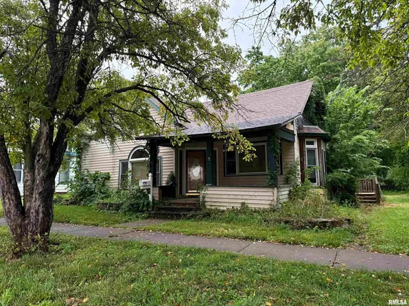 38 N 4th St, Savanna, IL 61074