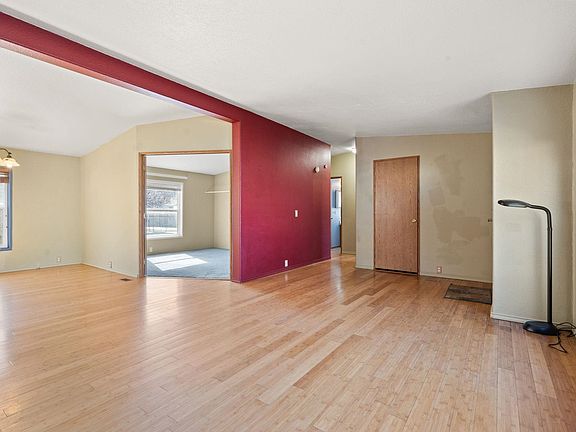 5th image of 621 N Staples St