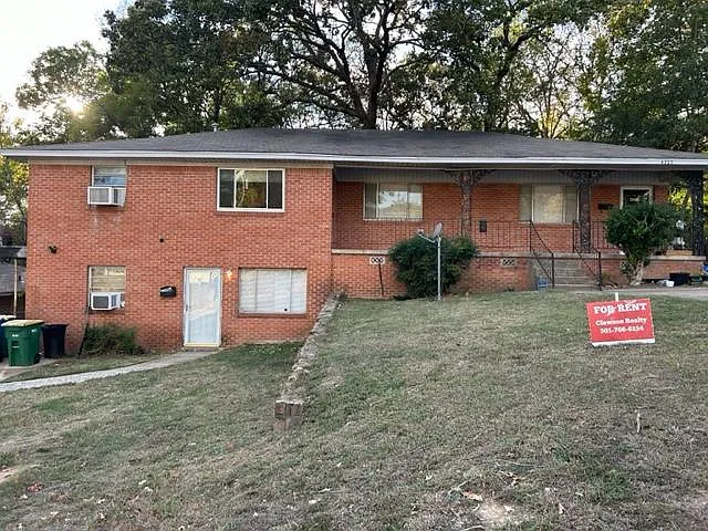 4205 N Locust St — Photo 12