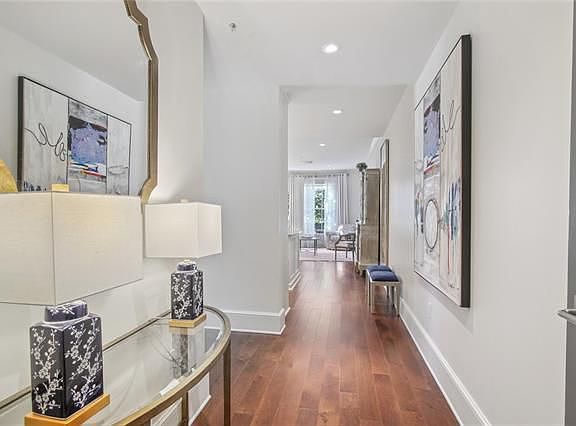 4th image of 700 Magazine St APT 406