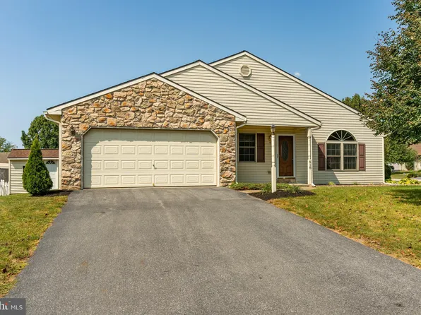 418 Flaxen Ln, Ephrata, PA 17522