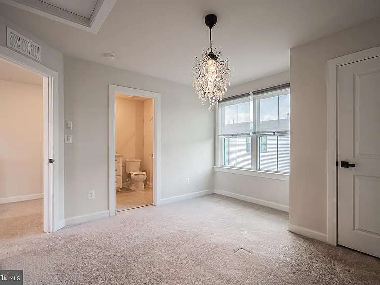 13001 Hattontown Sq — Photo 42
