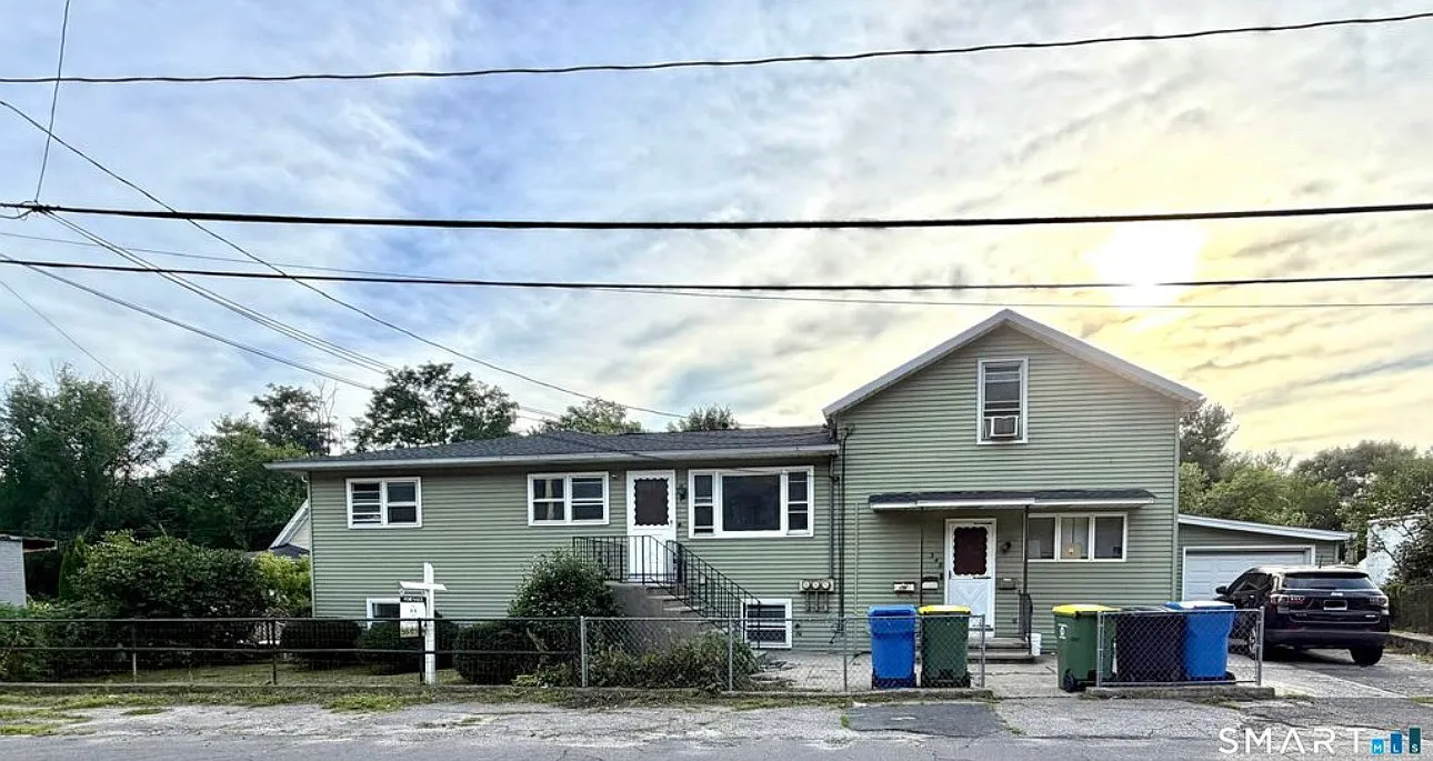 3 bed, 1519 sqft, $2,299 — Photo 1