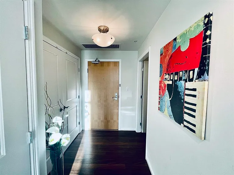 1211 Melville St #1703 — Photo 6