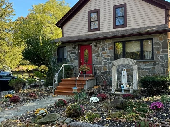 20 Central Ave, Assonet, MA 02702