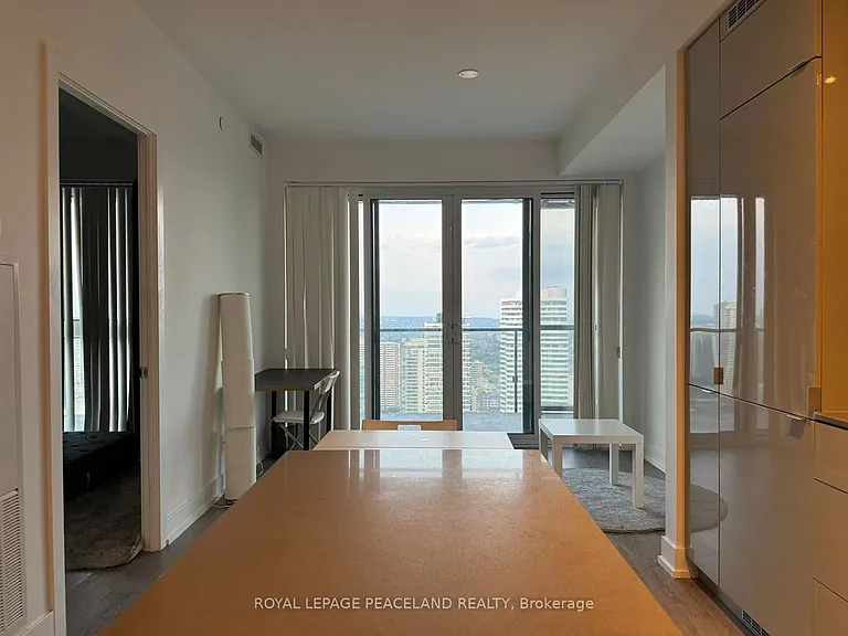 7 Grenville St #4206 — Photo 4