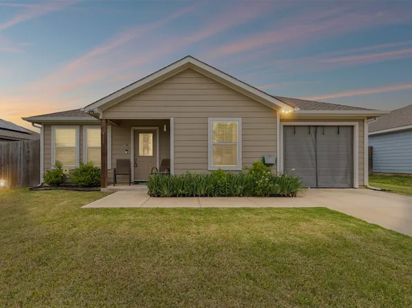 321 Blakney St, Cleburne, TX 76031