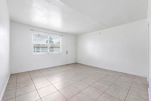 515 NE 150th St #3 Photo 1
