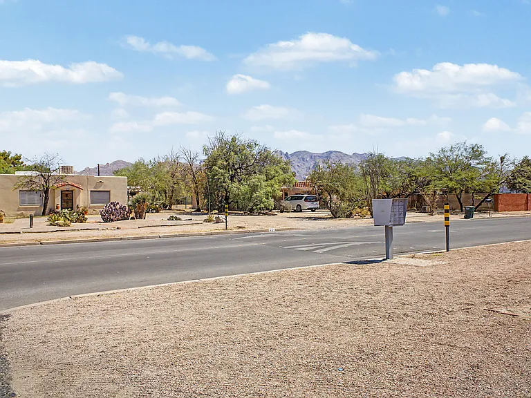 386 E Calle Arizona — Photo 20