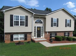 201 Westbridge Pl, Mount Airy, NC 27030