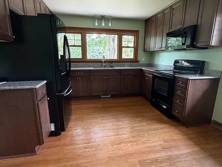 5069 E Wabash Ave — Photo 8