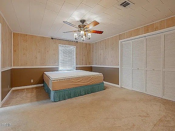 Large Master w King Bed