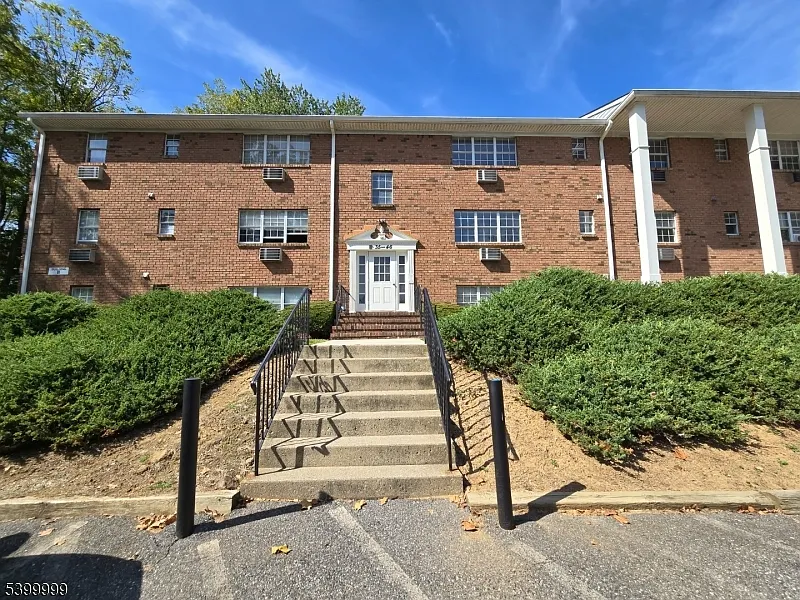 Building Photo - 1041 Ridge St #B36-B-36