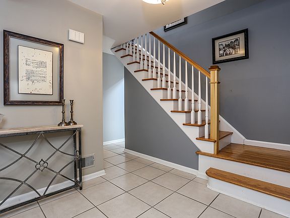 3rd image of 39 Sammis Ln