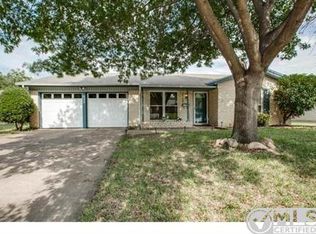 209 Huntington Dr, Euless, TX 76040