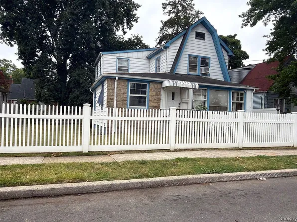840 Kings Parkway, Baldwin, NY 11510