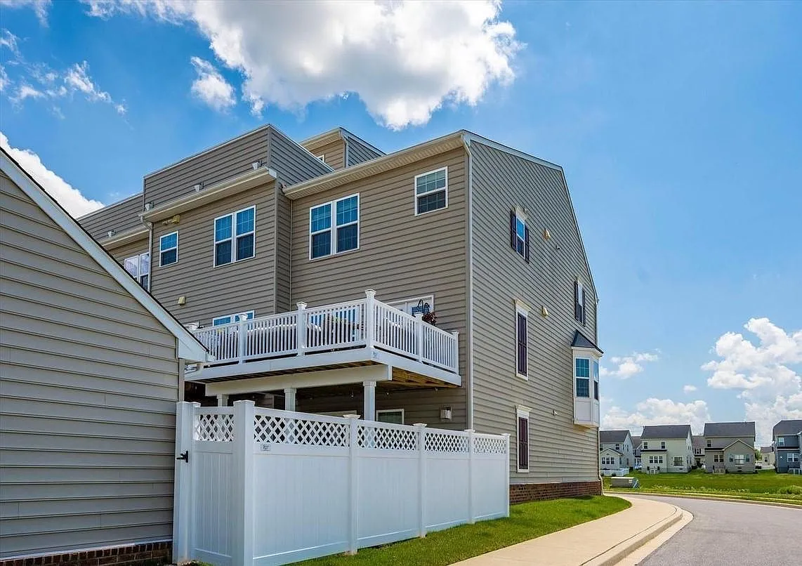 Building Photo - 6379 Walcott Ln