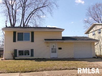 1705 Holiday Dr, Pekin, IL, 61554