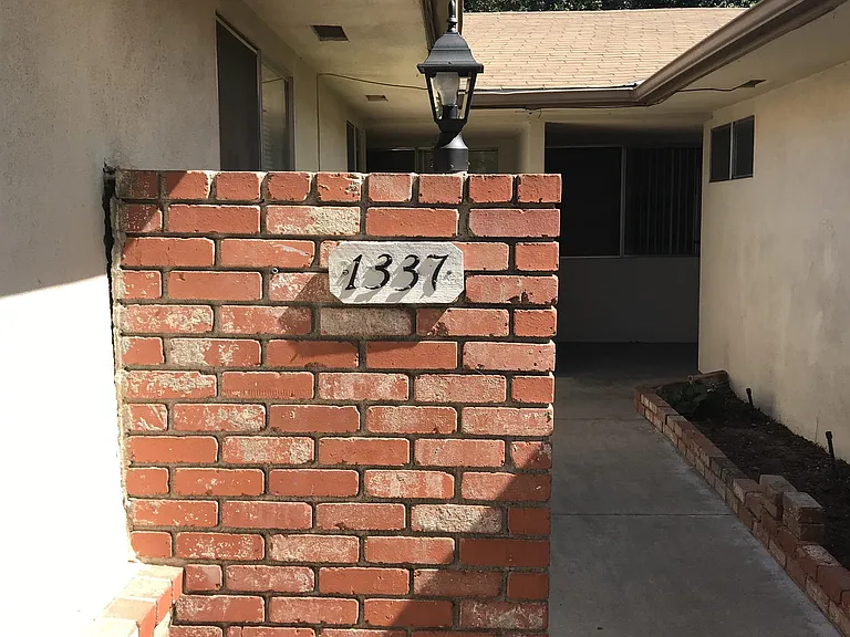 1339 E Rumble Rd — Photo 2