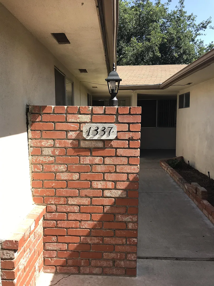 Building Photo - 1339 E Rumble Rd