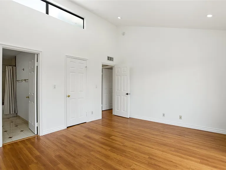 5340 Wilkinson Ave #6 — Photo 11