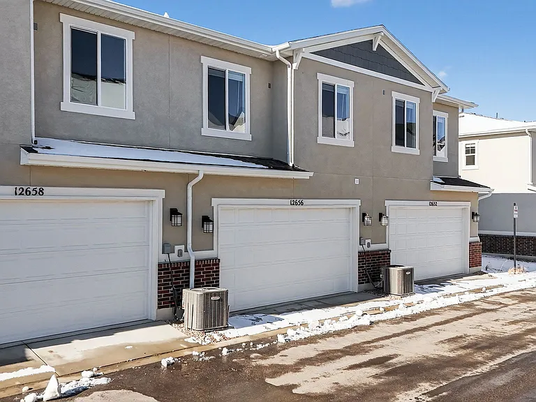 12656 S High View Ln — Photo 2