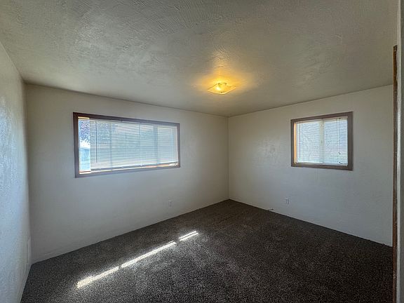 4th image of 604-606 W Crest Dr #604