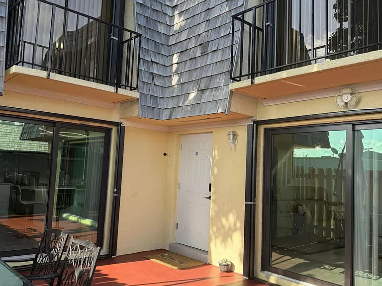21 Lake Arbor Dr — Photo 2