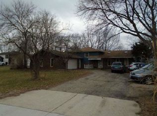 29W028 Shell Lake Dr, Naperville, IL 60564