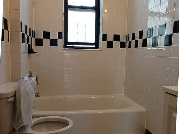 3rd image of 1745 E 16th St APT 5E