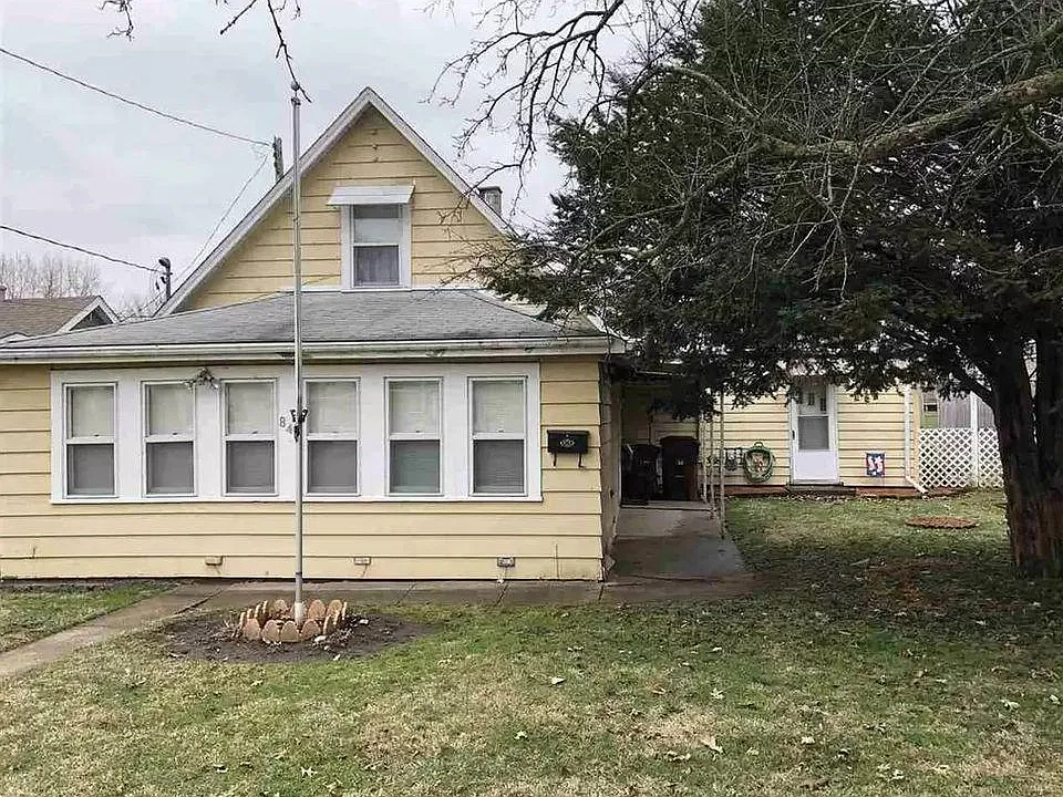 849 Roscoe Ave