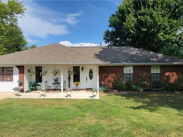 824 N Berry St, Greenwood, AR 72936